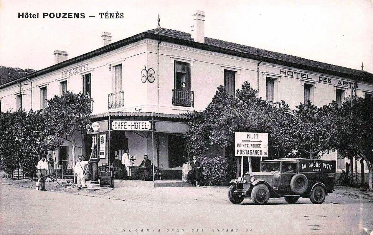 Tenes - Hotel des arts et pompe a essence.jpg